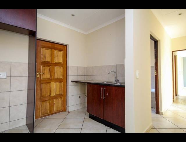 3 BEDROOM TOWNHOUSE FOR SALE IN THATCHFIELD